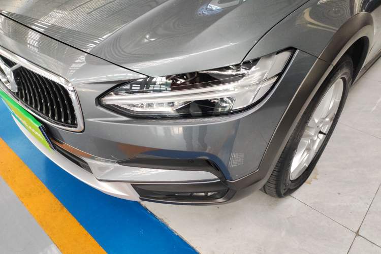 Used Volvo V90 2019 Cross Country T5 AWD Smart Range Version China VI Standard
