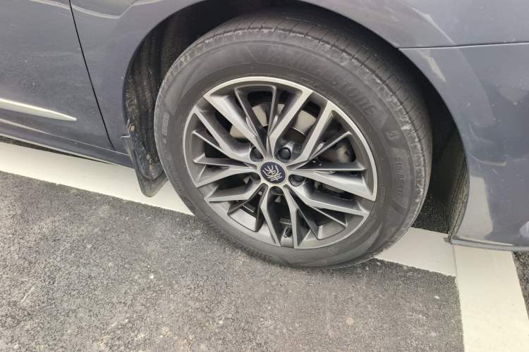 Used BYD Qin Pro New Energy 2019 DM Super Edition 1.5TI Automatic Smart Connect Speedy Model China VI Standard Right Front Wheel Hub