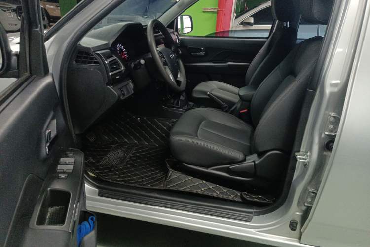 Used Great Wall Wingle 5 2021 2.0T Diesel Two-Wheel Drive Elite Version Big Double Cab China VI Standard GW4D20M Interior 3