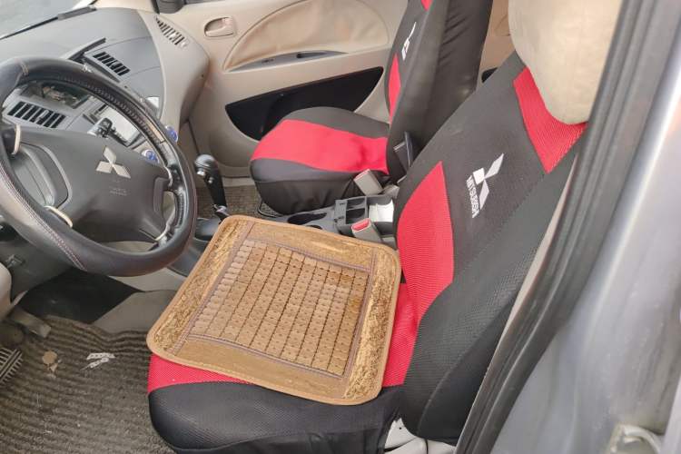 Used Mitsubishi Zinger 2011 2.0L Automatic Luxury Version Left Front Seat