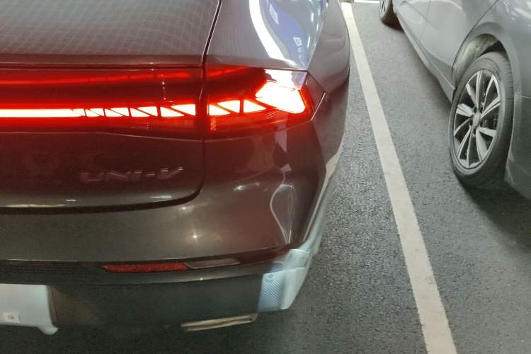 Used CHANGAN UNI-V 2024 1.5T Prestige Edition Exterior 3