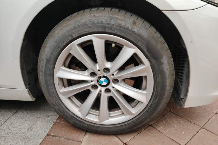 Used BMW 5 Series 2014 520Li Elegant Model Right Front Wheel Hub