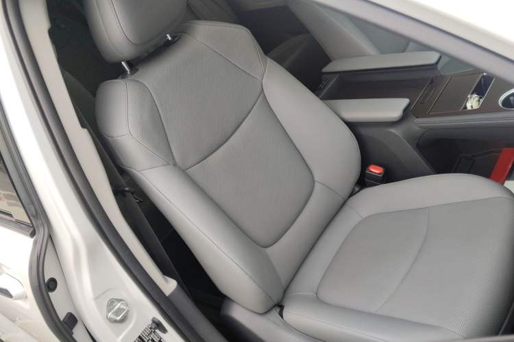 Used Toyota Granvia 2023 2.5L Hybrid Prestige PLUS Edition
