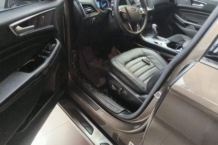 Used Ford Edge 2016 EcoBoost 245 Two-Wheel-Drive Titanium 7-Seater Driver Seat