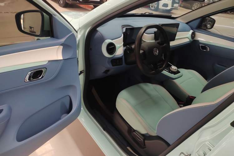 Used Dongfeng NAMMI BOX 2022 Revised Light Wind Edition 201 km Standard Version Driver Seat