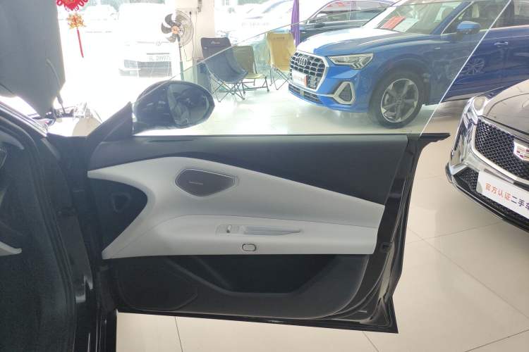 Used Lynk & Co Z10 2025 71 kWh 602 km Range Rear-Wheel Drive Pro