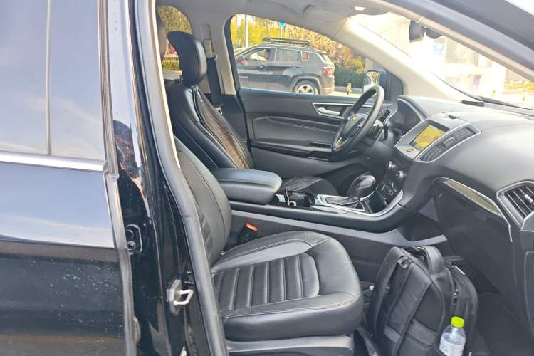 Used Ford Edge 2016 EcoBoost 245 Two-Wheel-Drive Titanium 7-Seater Right Front Seat