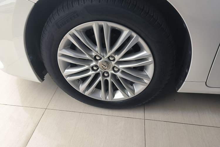 Used Lexus ES 2016 250 Midnight Special Limited Edition Left Front Wheel Hub