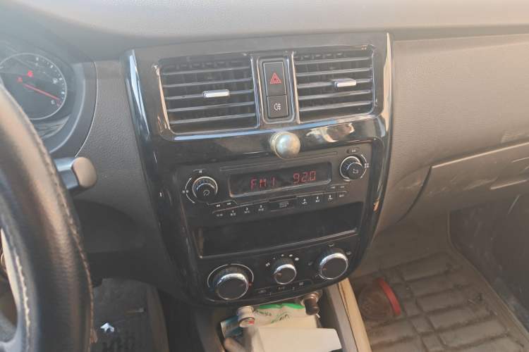 Used Wuling Rongguang V 2016 1.5L Standard Version Audio And AC Panel