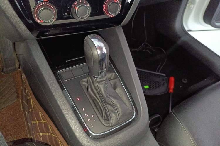 Used Volkswagen Sagitar 2015 1.6L Automatic Comfort Model
