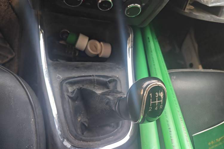 Used Jinbei Gold Hiace 2023 2.0L Passenger Van Engineering Lion 5/6/7 Seats Gear Lever