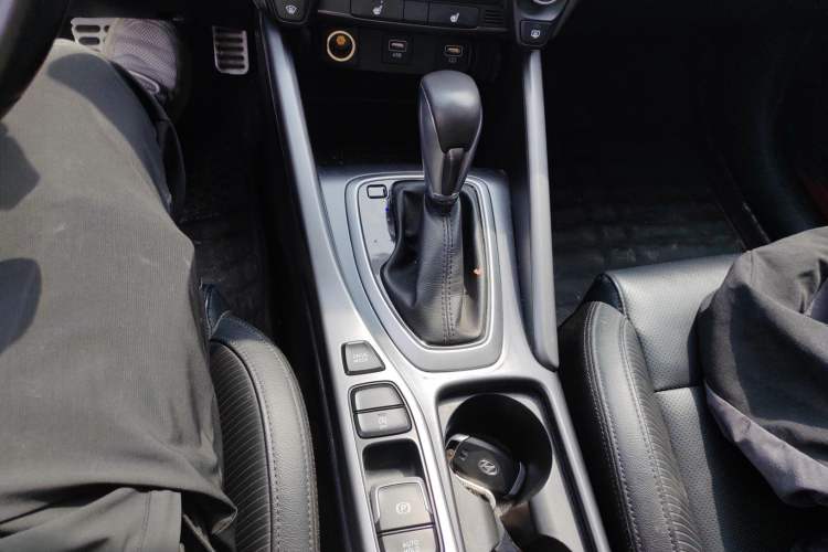 Used Hyundai Lafesta 2019 280TGDi Smart Speed Version China VI Standard Gear Lever