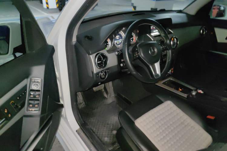 Used Mercedes-Benz GLK-Class 2014 GLK 260 4MATIC Dynamic Model