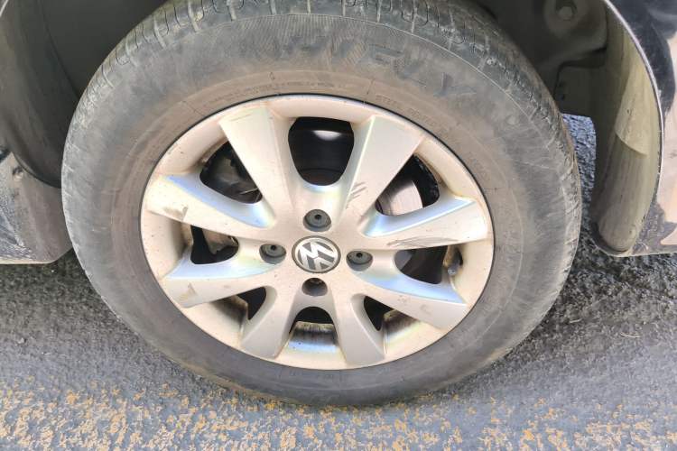 Used Volkswagen Santana Vista 2008 1.8L Manual Comfort Edition Right Front Wheel Hub