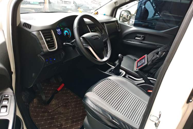 Used Jinbei Gold Hiace M Classic 2023 1.5L Travel Lion Passenger Vehicle 5/6/7 Seats
