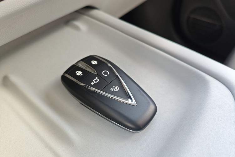 Used CHANGAN UNI-Z New Energy 2025 Model, Smart New Blue Whale 125km Ultra-Strong Version Vehicle Key