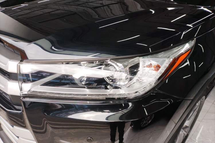 Used Toyota Highlander 2021 2.0T Two-Wheel Drive Elite Version 7-Seater
