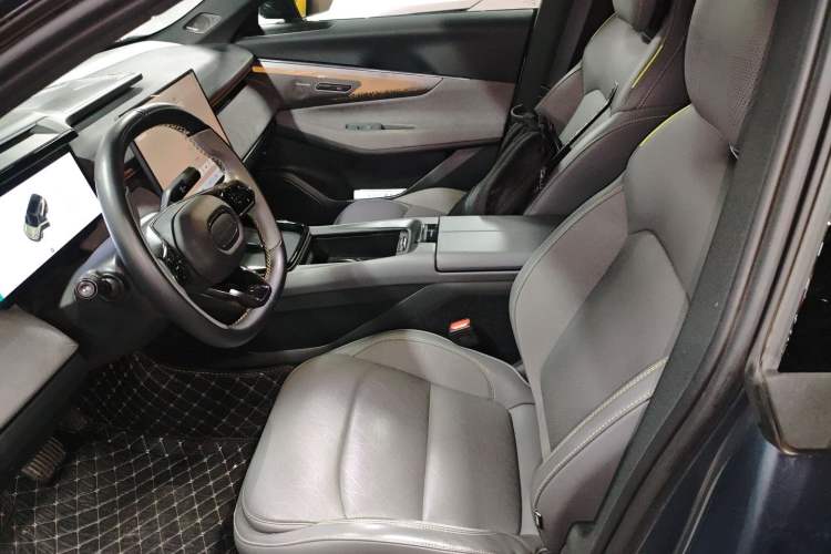 Used Lynk & Co 08 EM-P 2025 245km Ultra-Long Range Halo Left Front Seat