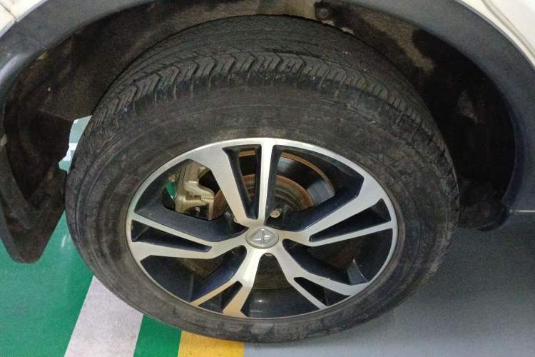 Used JMC Yusheng S330 2016 1.5L GTDi Automatic Two-Wheel Drive Prestige Edition Right Rear Wheel Hub