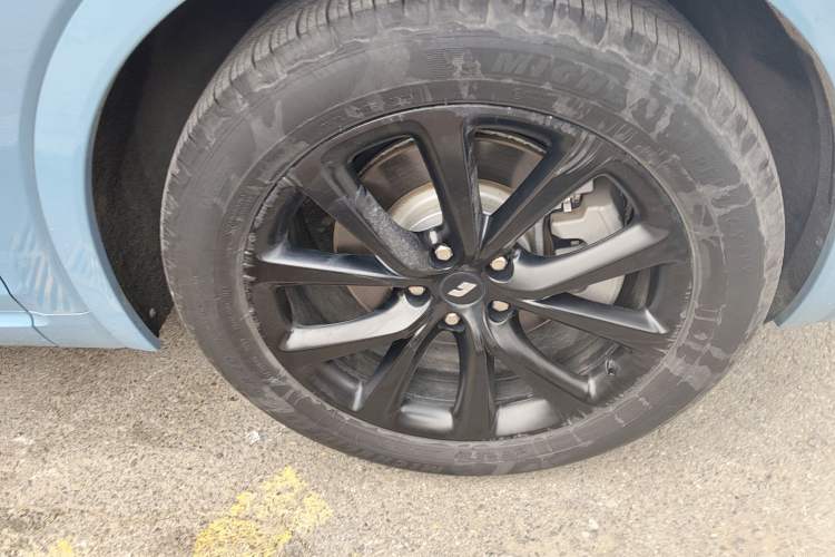 Used Li Auto ONE 2021 Extended-Range 6-Seater Version Right Front Wheel Hub