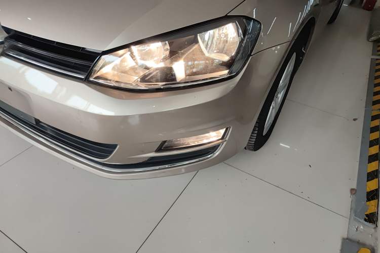 Used Volkswagen Golf 2014 1.4TSI Automatic Luxury Model Left Front Headlight