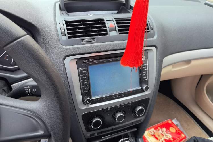 Used Skoda Octavia 2015 Classic Model 1.6L Automatic Yijie Version
