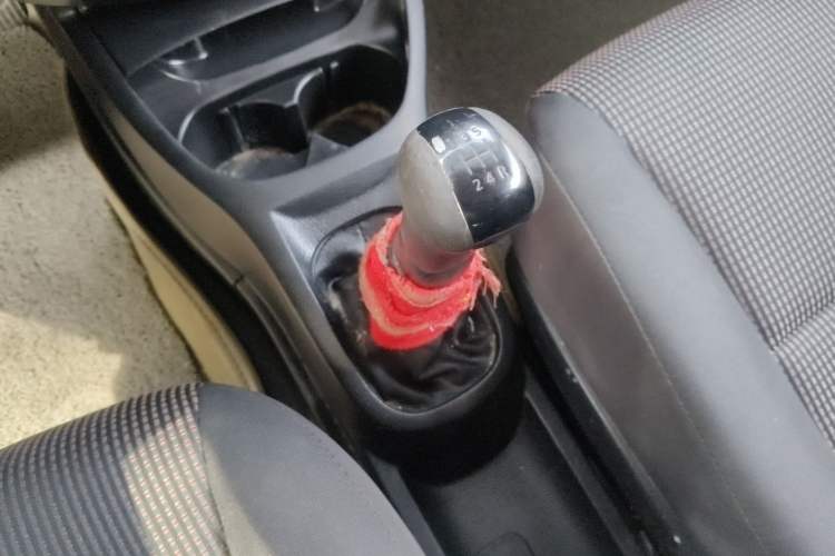 Used Nissan Livina 2010 Jingrui Edition 1.6L Manual Standard Model Gear Lever