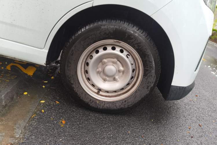 Used Wuling Yangguang 2024 300KM Comfort Version Passenger Van 75kW