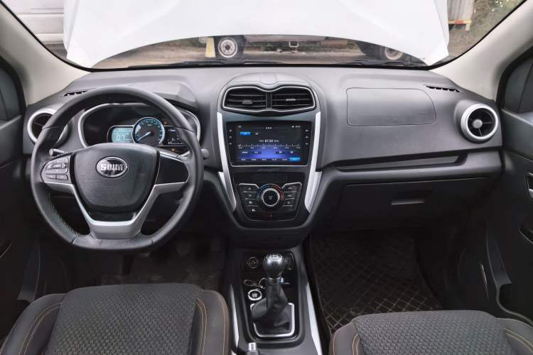 Used SWM X3 2021 1.5L Manual Comfort Version 7 Seats
