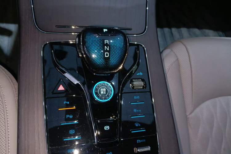 Used BYD Han 2025 EV Intelligent Driving Edition 701KM LiDAR Flagship Model
