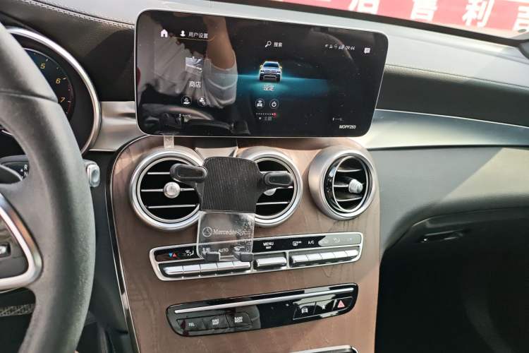 Used Mercedes-Benz GLC 2020 Facelift GLC 300 L 4MATIC Dynamic Edition Audio And AC Panel