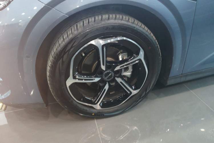 Used BYD Seal 06GT 2025 Intelligent Driving Version 605 Heatwave Edition Left Front Wheel Hub