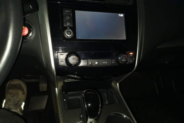 Used Nissan Teana 2016 2.0L XL Comfort Edition Audio And AC Panel