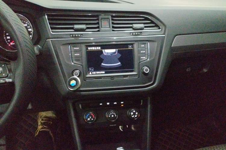 Used Volkswagen Tiguan L 2017 330TSI Automatic Two-Wheel Drive Luxury Edition Audio And AC Panel