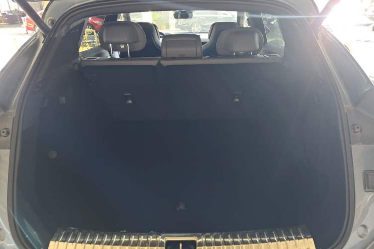 Used Lynk & Co 08 EM-P 2025 220 km All-Wheel-Drive Performance Halo
