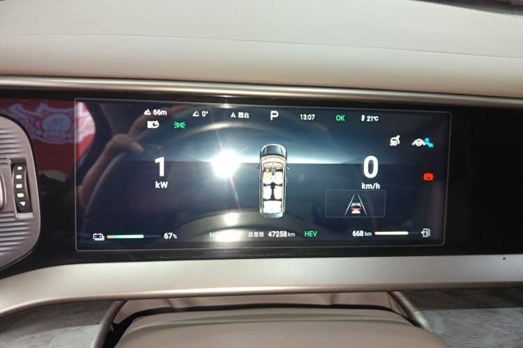 Used Denza D9 2022 DM-i 1040 Prestige Model
