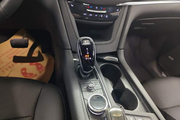 Used Cadillac XT5 2021 2.0T Two-Wheel Drive Luxury Version Gear Lever