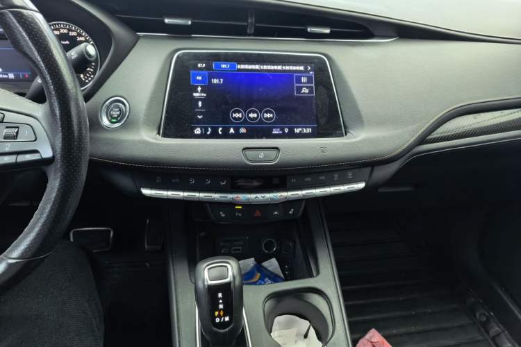 Used Cadillac XT4 2018 28T 4x4 Leading Sport Model Audio And AC Panel