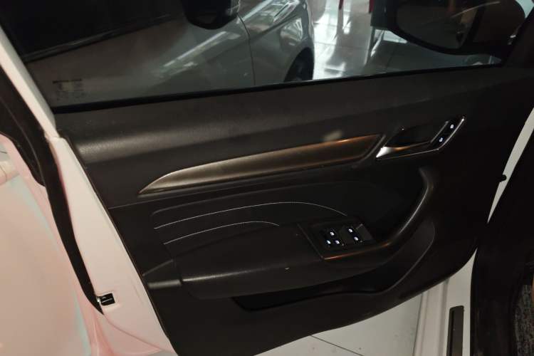 Used Roewe i6 2020 PLUS 1.6L CVT 4G Connected Glory Flagship Edition