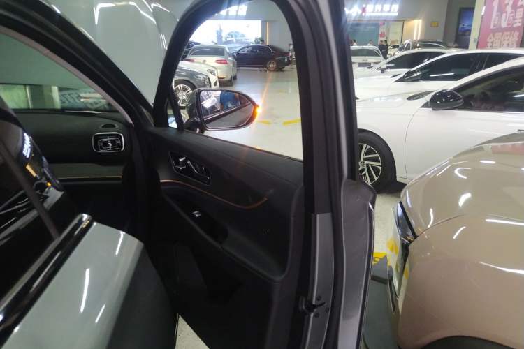 Used Chery Tiggo 9 2023 2.0T Dual-Clutch Two-Wheel Drive Luxury Edition 5 Seats