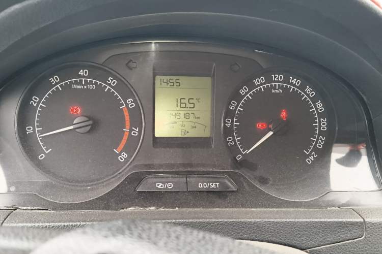 Used Skoda Rapid 2016 1.6L Manual Front-Wheel-Drive Version Instrument Cluster