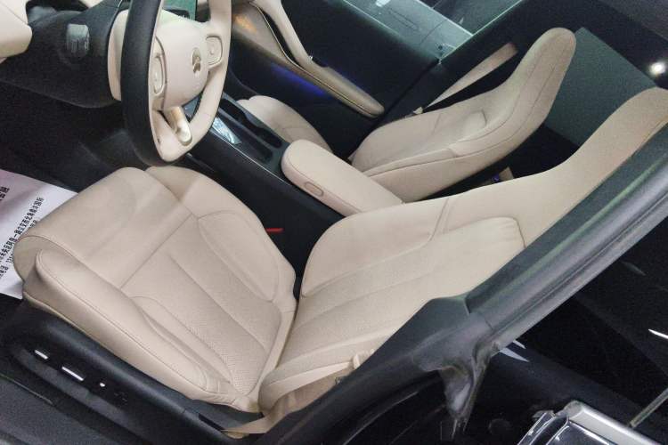 Used Nio ET5 2022 75 kWh Left Front Seat