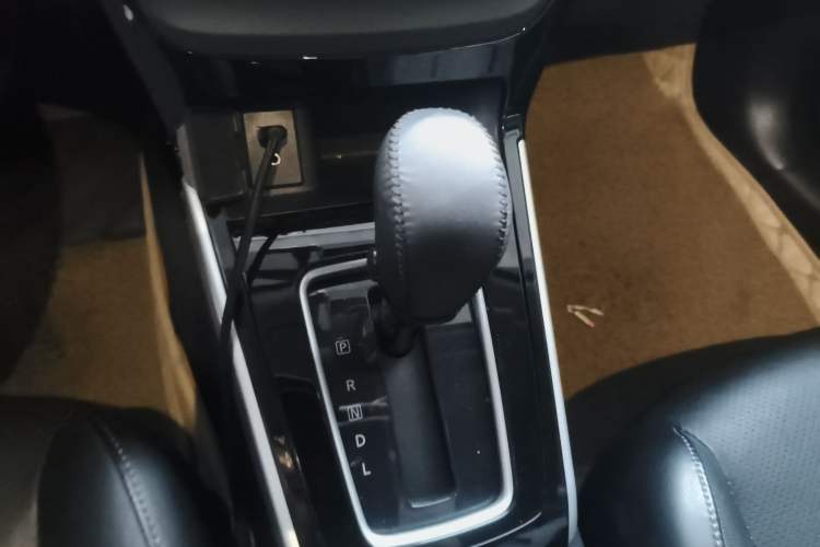 Used Nissan Sylphy 2016 1.6 XL CVT Deluxe Edition Gear Lever