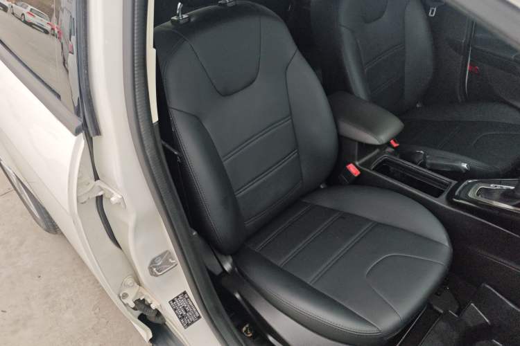 Used Ford Focus 2017 Sedan EcoBoost 125 Automatic Supreme Style SmartDrive Edition Right Front Seat