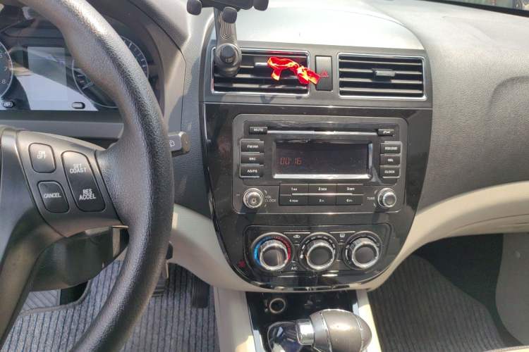 Used FORTHING Joyear XV 2015 1.6L CVT Comfort Model
