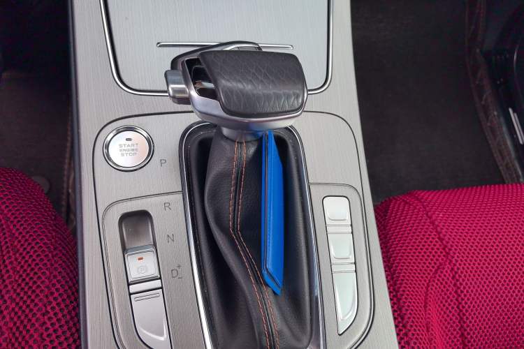 Used CHANGAN OSHAN X7 2020 1.5T Automatic Luxury Version Gear Lever