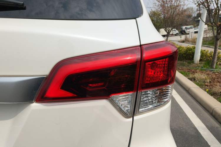 Used Nissan Terra 2020 2.5L XL Upper 4WD Automatic Four-Wheel Drive Luxury Edition Right Rear Taillight