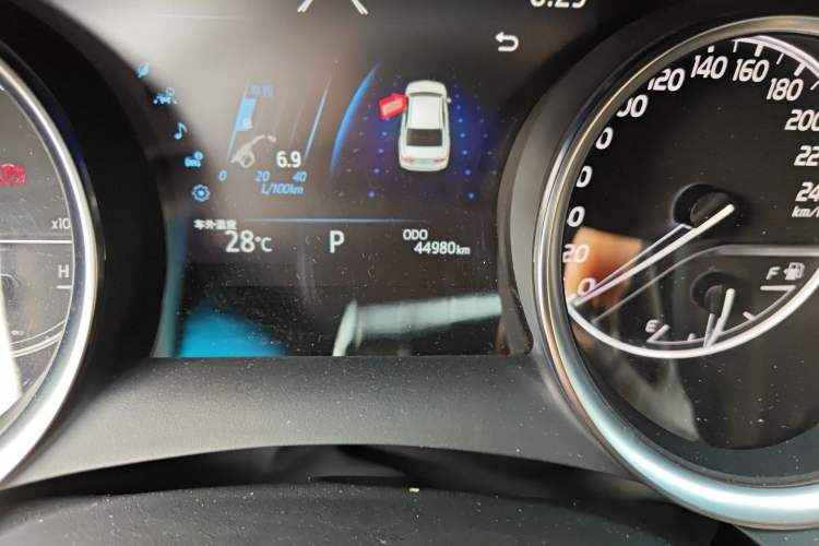 Used Toyota Camry 2019 2.0G Luxury Edition China V Standard Odometer Close Up