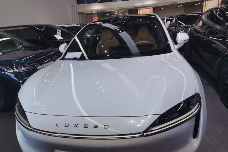 Used Hima Luxeed R7 2024 All-Electric 736 km Ultra Front