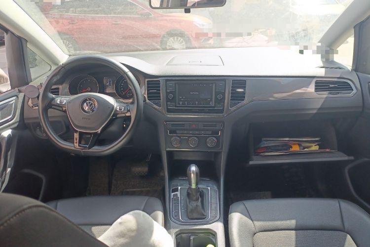 Used Volkswagen Golf Sportsvan 2018 230TSI Automatic Trend Edition Center Console